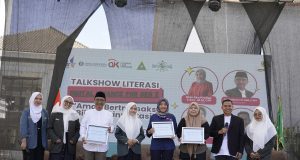 Pelajar dan Santri Surabaya Diajarkan Aman Bertransaksi dan Bijak Berinvestasi