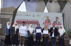 Pelajar dan Santri Surabaya Diajarkan Aman Bertransaksi dan Bijak Berinvestasi