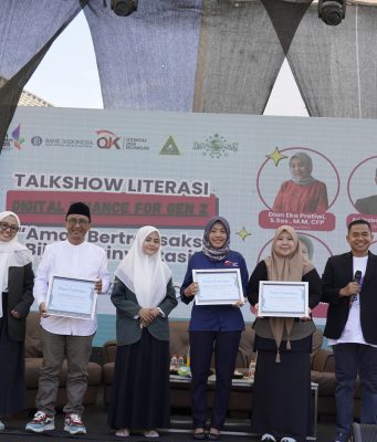 Pelajar dan Santri Surabaya Diajarkan Aman Bertransaksi dan Bijak Berinvestasi