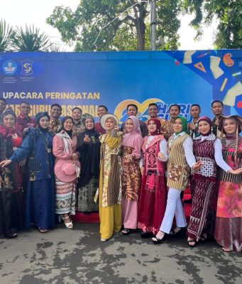 Perayaan Hari Guru Nasional di Balai Kota Surabaya Dimeriahkan Fashion Show MAYUS, Dihadiri Menteri Pendidikan Dasar dan Menengah Republik Indonesia dan Wali Kota