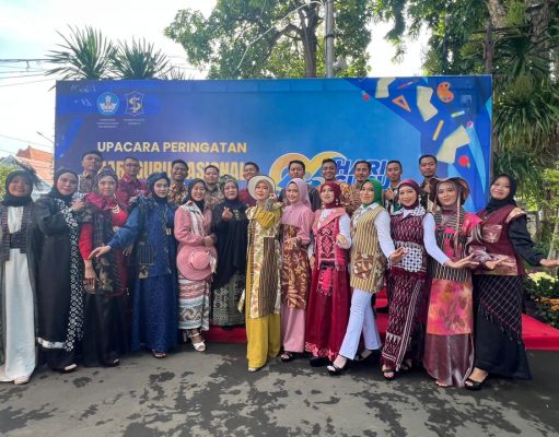 Perayaan Hari Guru Nasional di Balai Kota Surabaya Dimeriahkan Fashion Show MAYUS, Dihadiri Menteri Pendidikan Dasar dan Menengah Republik Indonesia dan Wali Kota