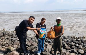 WARINGIN HOSPITALITY WUJUDKAN KEPEDULIAN LINGKUNGAN MELALUI AKSI BERSIH PANTAI KENJERAN BERSAMA TUNAS HIJAU WARINGIN HOSPITALITY WUJUDKAN KEPEDULIAN LINGKUNGAN MELALUI AKSI BERSIH PANTAI KENJERAN BERSAMA TUNAS HIJAU