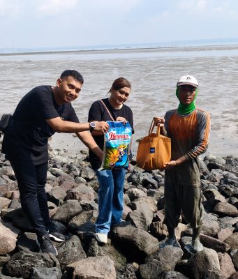 WARINGIN HOSPITALITY WUJUDKAN KEPEDULIAN LINGKUNGAN MELALUI AKSI BERSIH PANTAI KENJERAN BERSAMA TUNAS HIJAU WARINGIN HOSPITALITY WUJUDKAN KEPEDULIAN LINGKUNGAN MELALUI AKSI BERSIH PANTAI KENJERAN BERSAMA TUNAS HIJAU