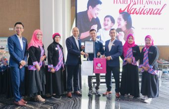 “GRAND MERCURE MALANG MIRAMA RAYAKAN HARI PAHLAWAN DENGAN BERI PENGHARGAAN PADA ORANG TUA DAN WALI DISABILITAS SEBAGAI PAHLAWAN MASA KINI” GRAND MERCURE MALANG MIRAMA RAYAKAN HARI PAHLAWAN DENGAN BERI PENGHARGAAN PADA ORANG TUA DAN WALI DISABILITAS SEBAGAI PAHLAWAN MASA KINI