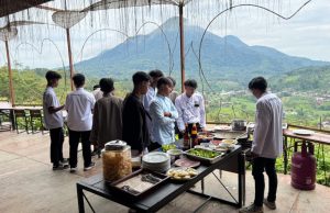 SMK Terpadu Roudlotul Amanah Selenggarakan Outing Class Kuliner di Panorama Cafe Trawas SMK Terpadu Roudlotul Amanah Selenggarakan Outing Class Kuliner di Panorama Cafe Trawas