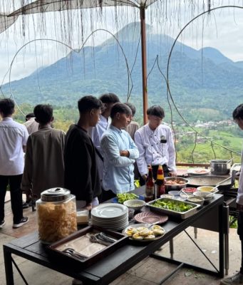 SMK Terpadu Roudlotul Amanah Selenggarakan Outing Class Kuliner di Panorama Cafe Trawas SMK Terpadu Roudlotul Amanah Selenggarakan Outing Class Kuliner di Panorama Cafe Trawas