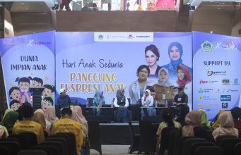 Gaungkan Suara Melalui Bedah Buku, Edukasi Anti-Bullying, dan Ruang Ekspresi Warnai Peringatan Hari Anak Sedunia Gaungkan Suara Melalui Bedah Buku, Edukasi Anti-Bullying, dan Ruang Ekspresi Warnai Peringatan Hari Anak Sedunia