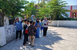 Play On Anak Krian main asyik bersama Ketua Takmir Masjid